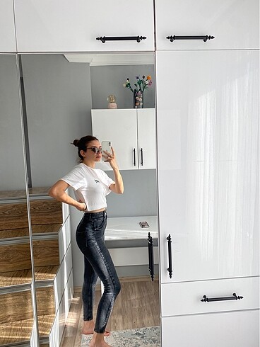 xs Beden bershka eskitme detaylı jean