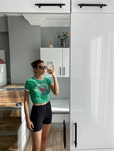 bershka yeşil baskılı crop