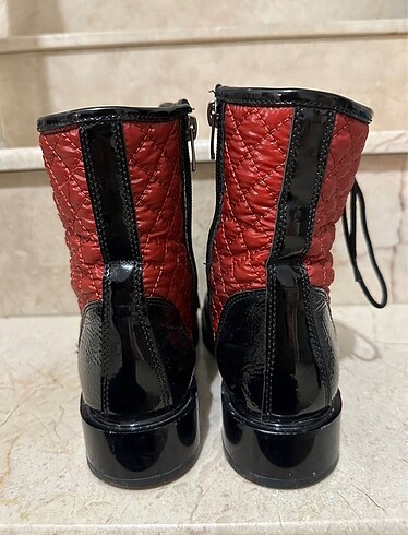 Zara Kırmızı Siyah Rugan Bot