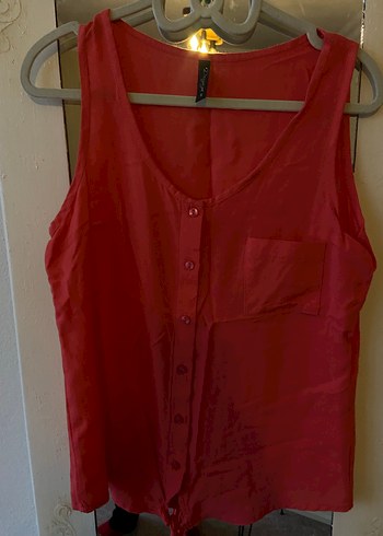 Kırmızı V Yakalı Düğmeli Kadın Gömlek - Görsel 2