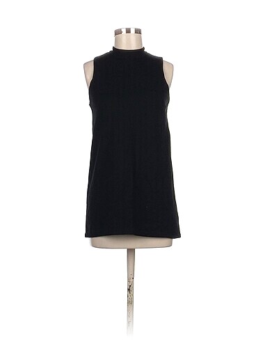 H&M Kısa Elbise %70 İndirimli.