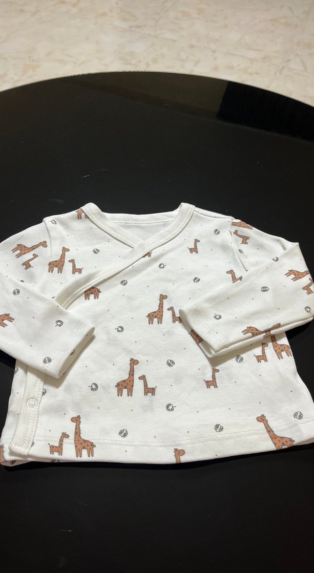 Beyaz Baskılı Düğmeli Pamuklu Bebek Hırkası - Görsel 3