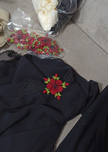 Boncuk İşlemeli Siyah Kadın Şal