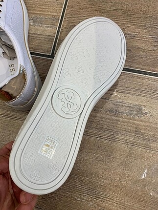 36 Beden beyaz Renk Guess ayakkabı