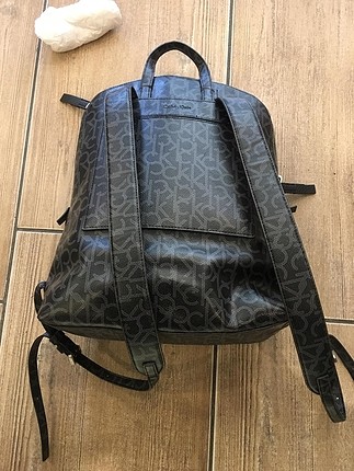 calvin klein sirt cantasi