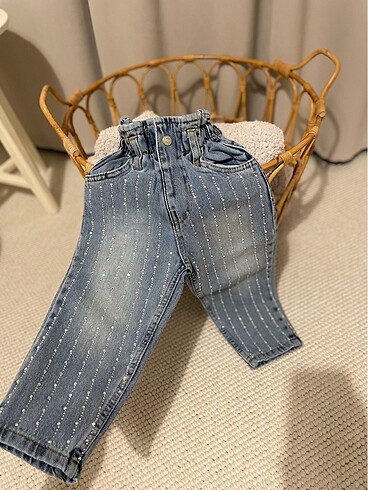 ZARA Kız çocuk taşlı pantolon