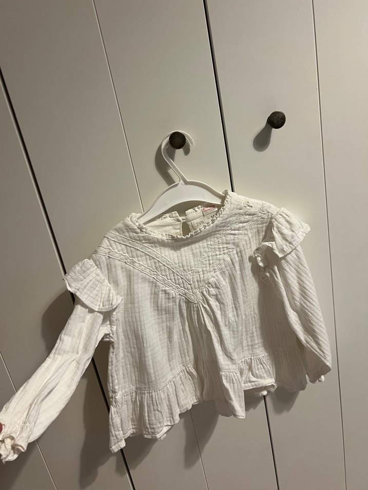 Kız Çocuk Beyaz Fırfırlı Keten Gömlek - Görsel 3