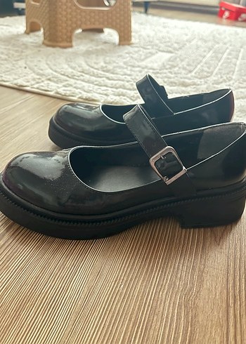 Siyah Parlak Tokalı Kadın Düz Ayakkabı - Görsel 2