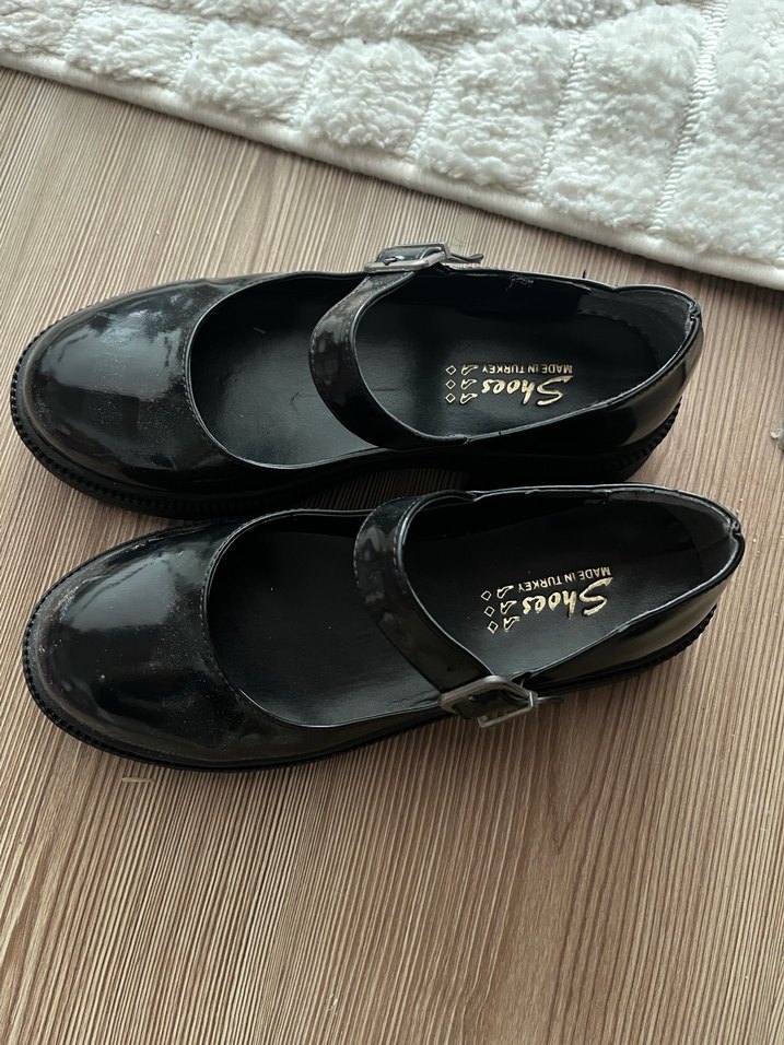 Siyah Parlak Tokalı Kadın Düz Ayakkabı - Görsel 4