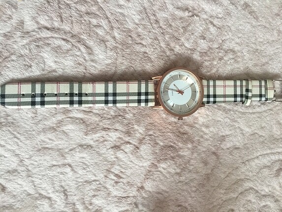 Burbery model saat