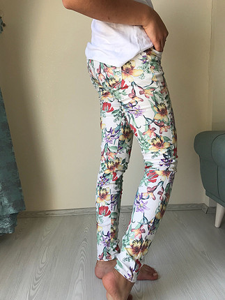 Çiçekli pantolon