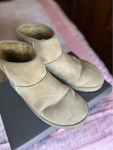 Ugg Ugg bot