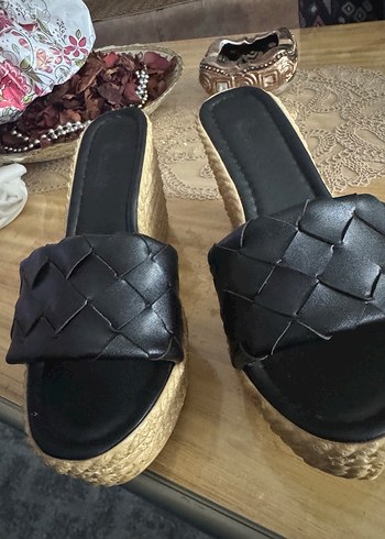 Siyah Örgü Bantlı Dolgu Topuklu Terlik - Görsel 2