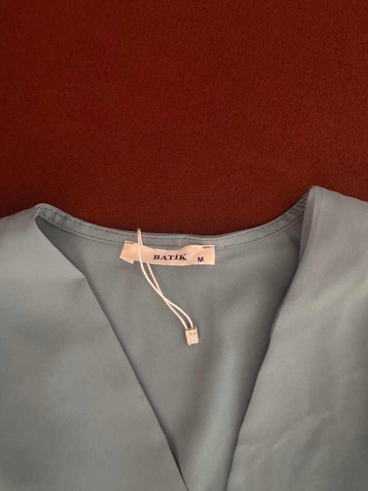 Gri Kemerli V Yaka Kadın Bluz - Görsel 3