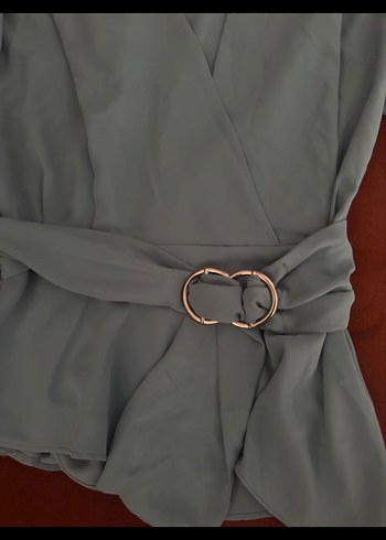 V Yakalı Kemerli Kadın Bluz - Görsel 2