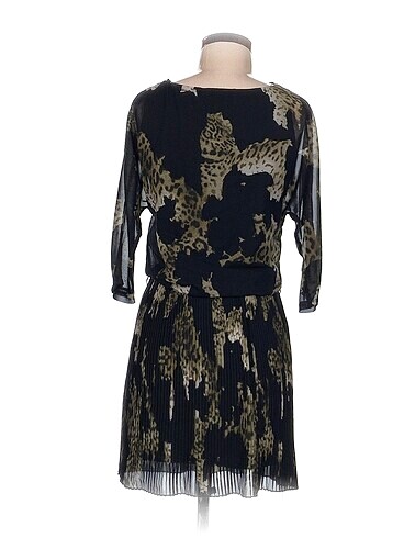 s Beden Batik Kısa Elbise %70 İndirimli.