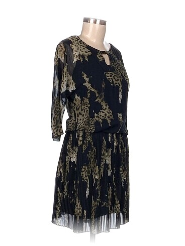 Batik Batik Kısa Elbise %70 İndirimli.
