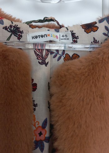 Kız Çocuk Kahverengi Kürklü Yelek - Görsel 3