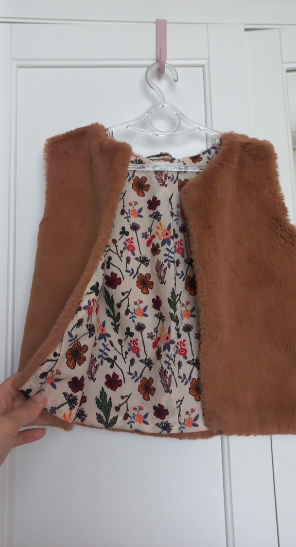 Kız Çocuk Kahverengi Kürklü Yelek - Görsel 2