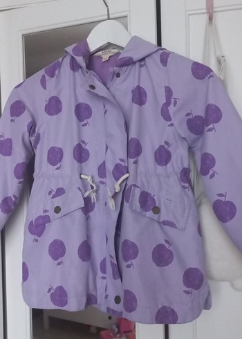 Zara Lila Elma Desenli Cocuk Yagmurlugu