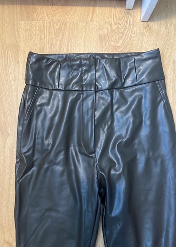 Koyu yeşil deri pantolon - Görsel 3