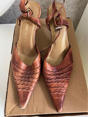 38 Beden Bronz ayakkabı