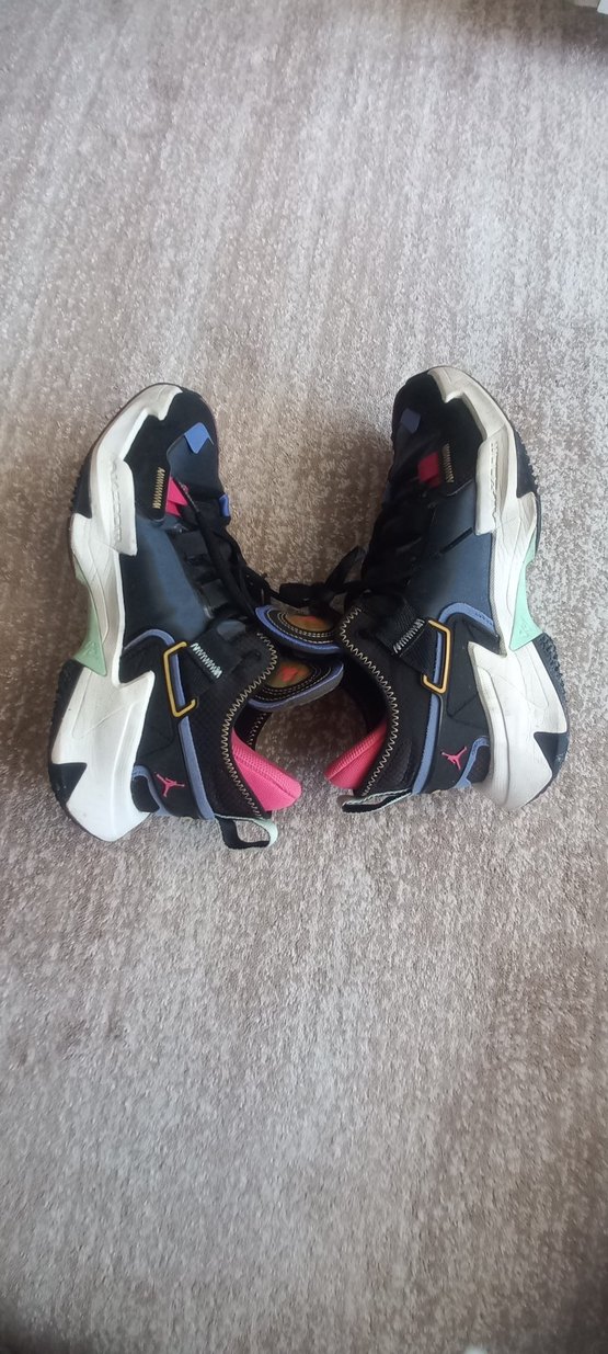 Desenli Çok Renkli Basketbol Ayakkabısı - Görsel 3