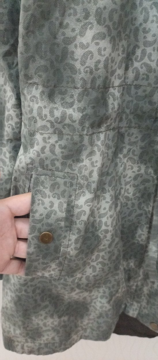 haki Kamuflaj Desenli Kadın yağmurluk - Görsel 4