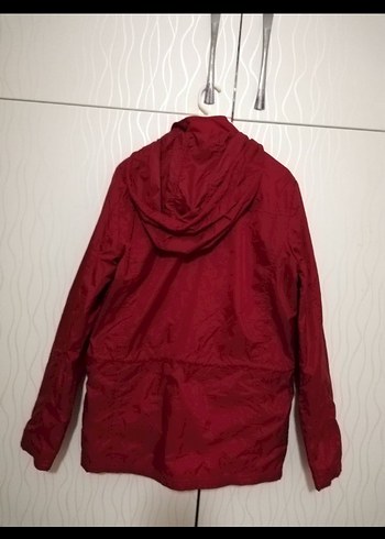 kırmızı yağmurluk - Görsel 2