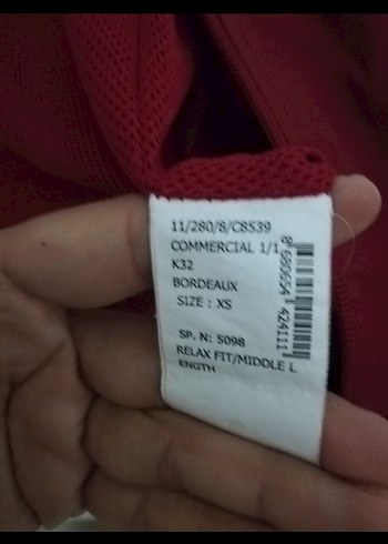 kırmızı yağmurluk - Görsel 4