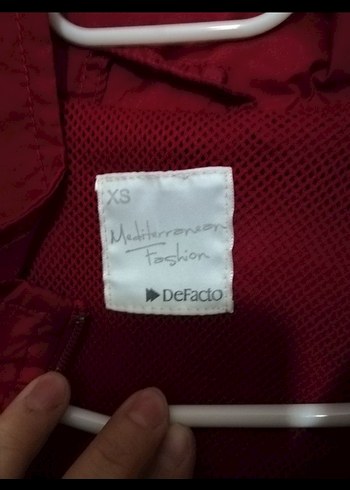 kırmızı yağmurluk - Görsel 3