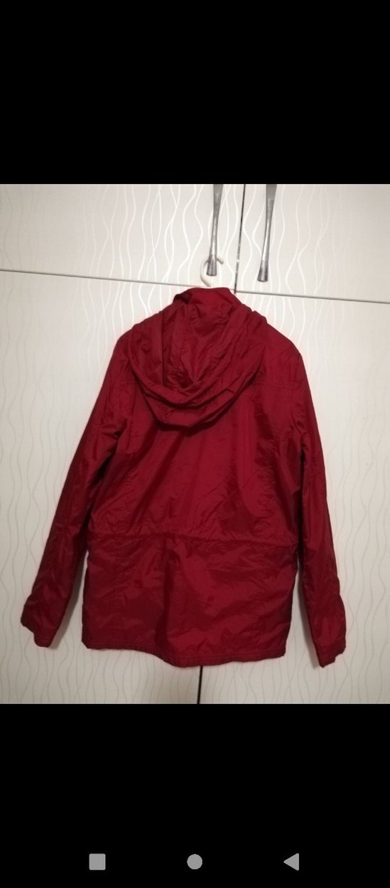 kırmızı yağmurluk - Görsel 2