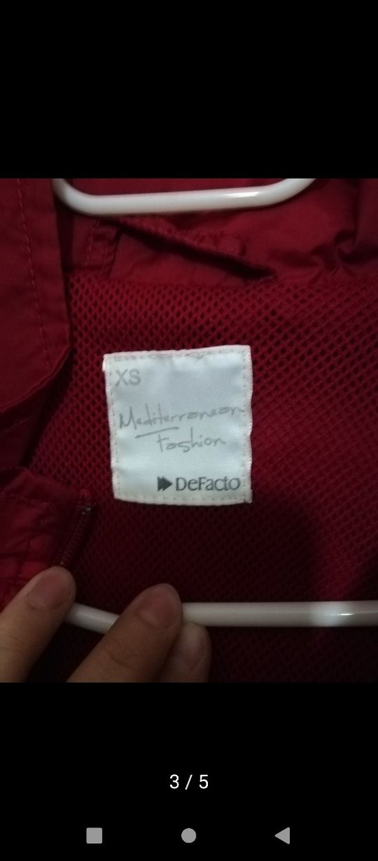 kırmızı yağmurluk - Görsel 3