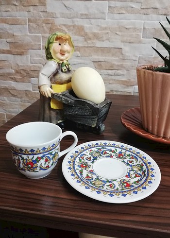 Beden Renkli Desenli Porselen Fincan ve Tabağı