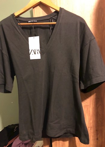 V Yakalı Siyah Kadın Tişört - Görsel 2