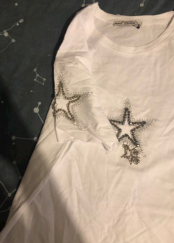 Kadın Beyaz Payetli Baskılı Tişört - Görsel 2