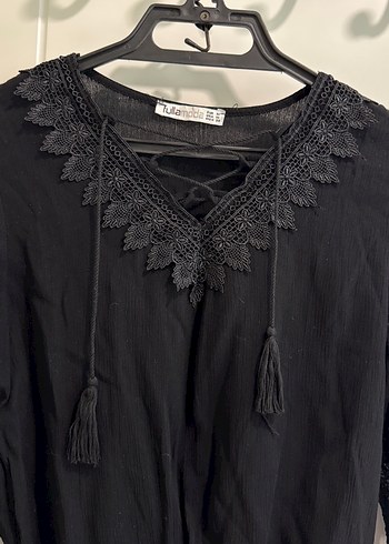 Dantel Detaylı Siyah V Yaka Bluz - Görsel 2