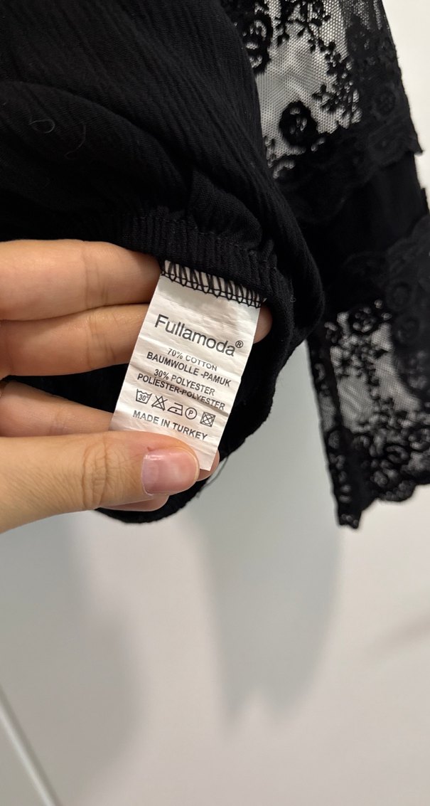 Dantel Detaylı Siyah V Yaka Bluz - Görsel 4
