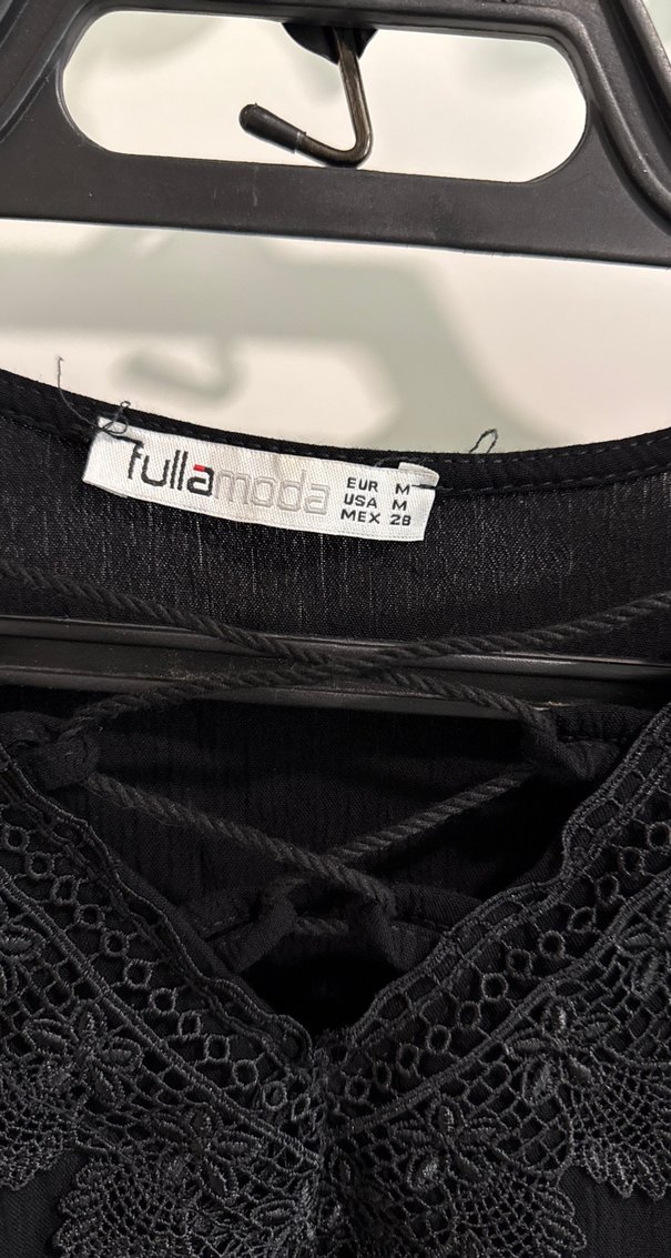 Dantel Detaylı Siyah V Yaka Bluz - Görsel 5