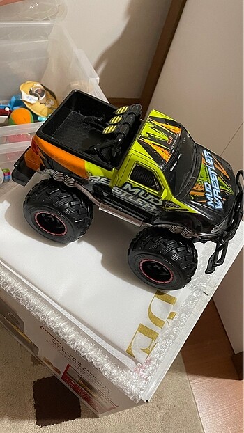 Oyuncak jeep