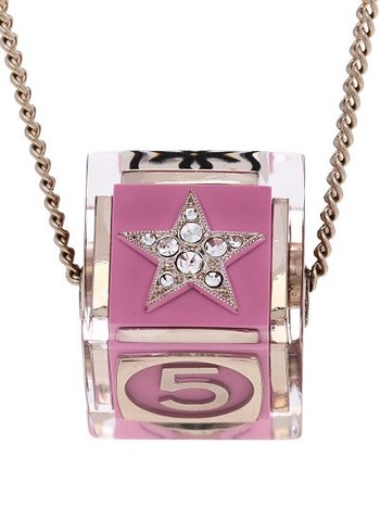 Chanel Pembe Zincir Detaylı Kadın Charm - Görsel 3