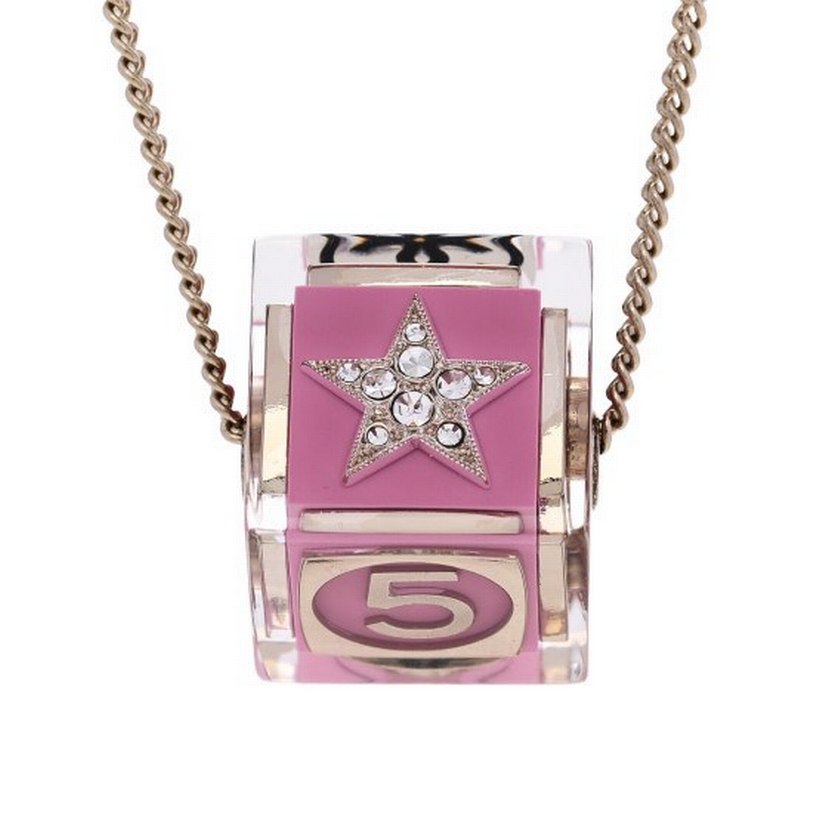 Chanel Pembe Zincir Detaylı Kadın Charm - Görsel 3