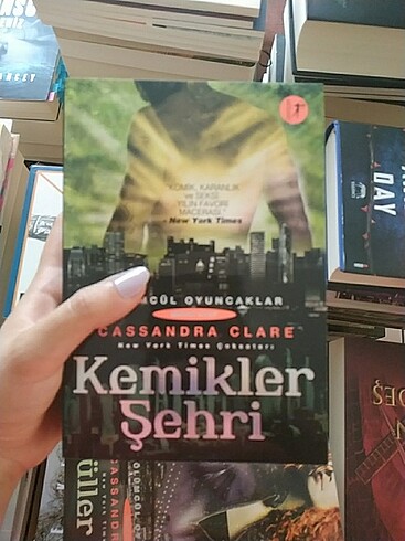 Beden Renk Kemikler Şehri serisi - cassandra clare