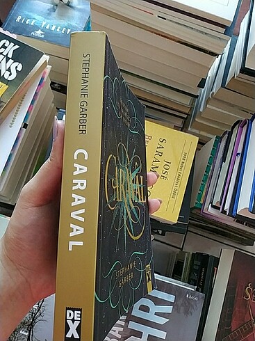  Stephanie Garber - Caraval