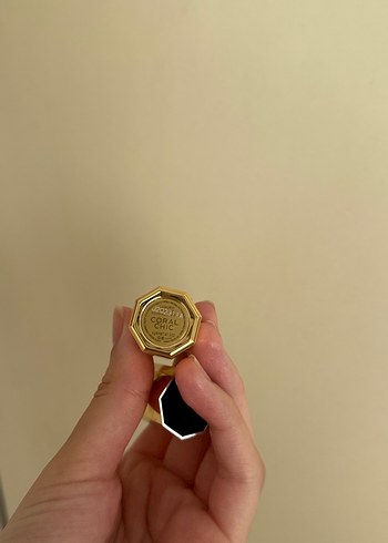 Maybelline Altın Kutulu Canlı Renkli Ruj