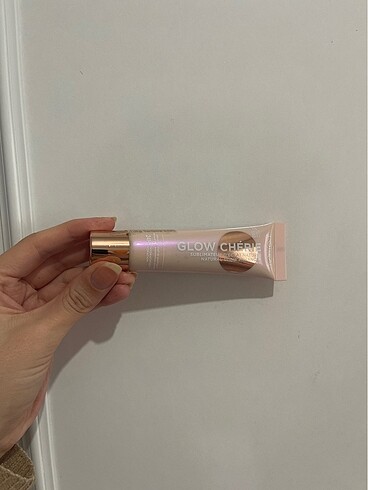 Loreal glow cherie ışıltı makyaj bazı