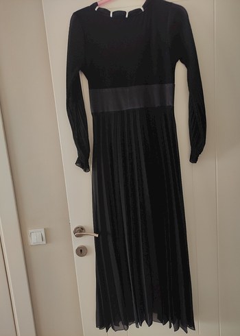 38 Beden siyah Renk Uzun Kollu Siyah Piliseli Gotik Elbise