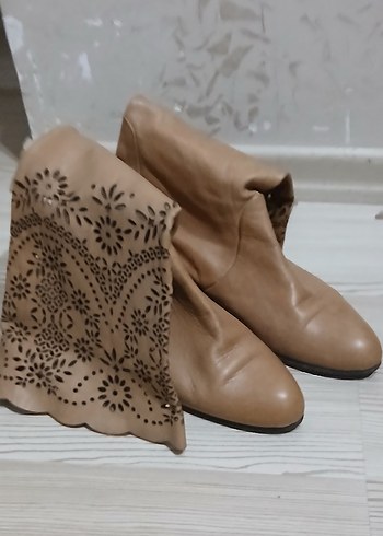 Hotiç Nakışlı camel renk Dizüstü Stiletto Bot