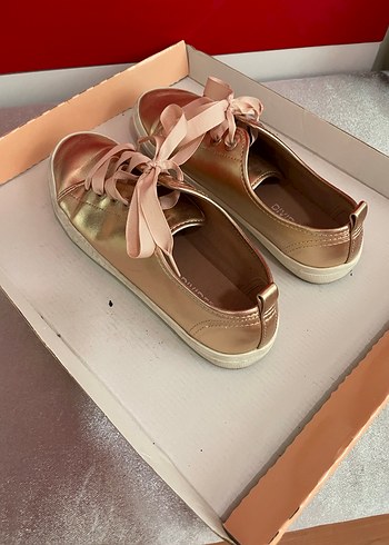 37 Beden Pembe Parlak Fiyonklu Sneakers