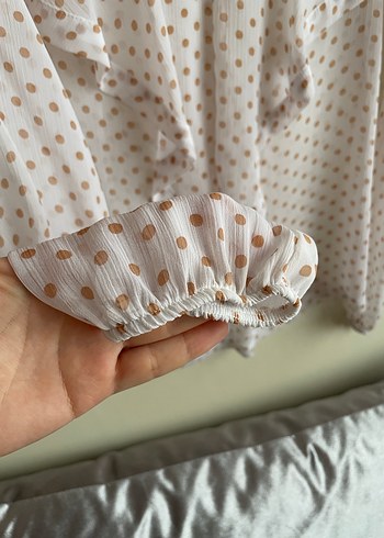 Uzun kollu puantiyeli şifon bluz - Görsel 4